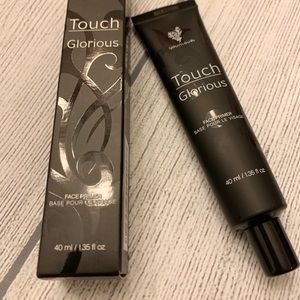 Younique Glorious Touch Primer